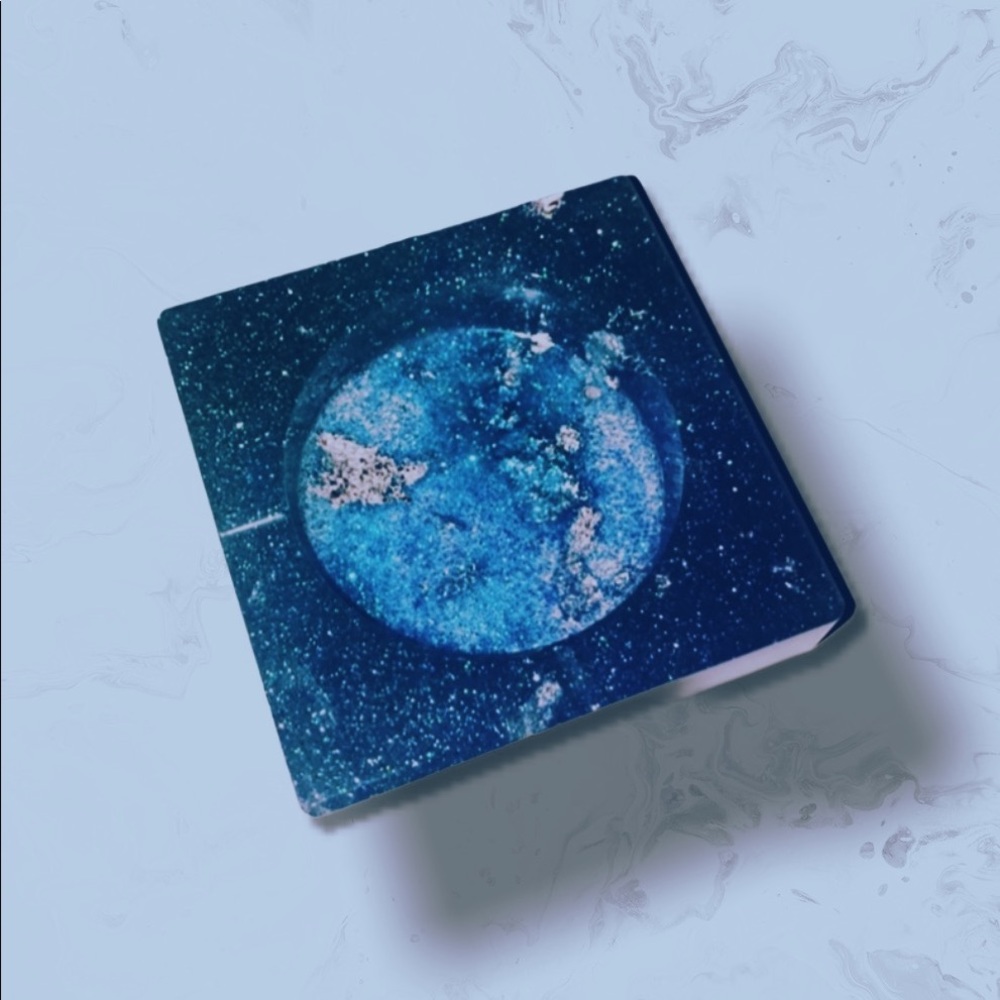 HANDMADE RESIN ASHTRAY